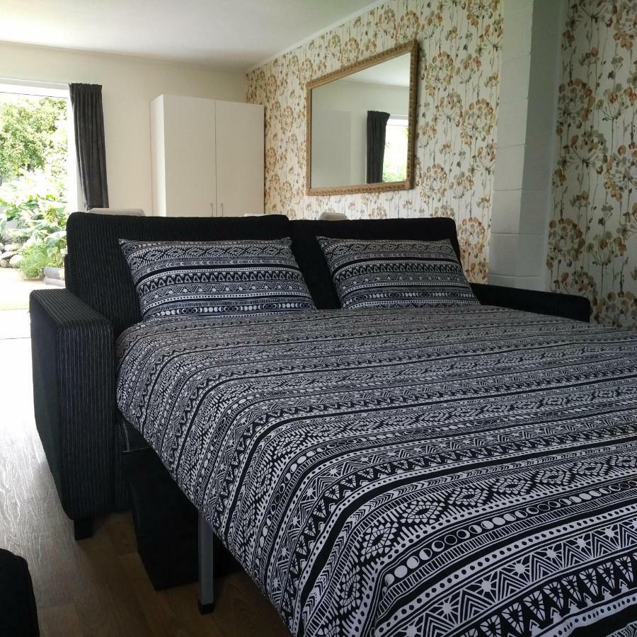 Large Studio With Private Patio, Sky Tv & Wifi Mount Maunganui Exterior photo
