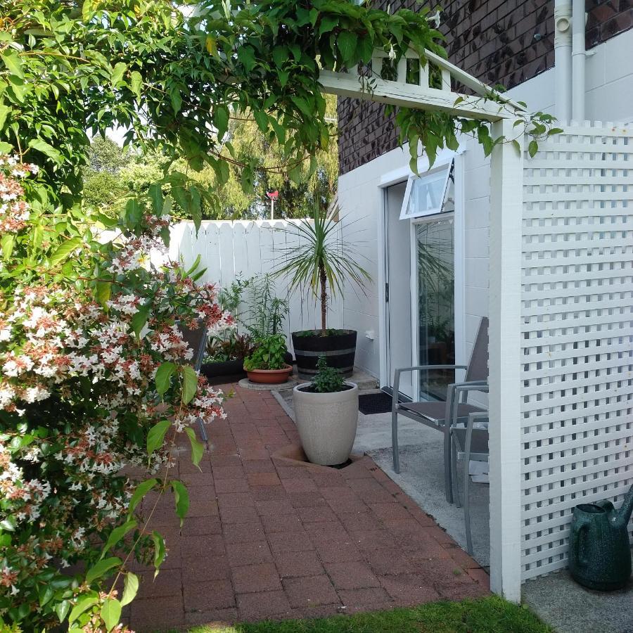 Large Studio With Private Patio, Sky Tv & Wifi Mount Maunganui Exterior photo